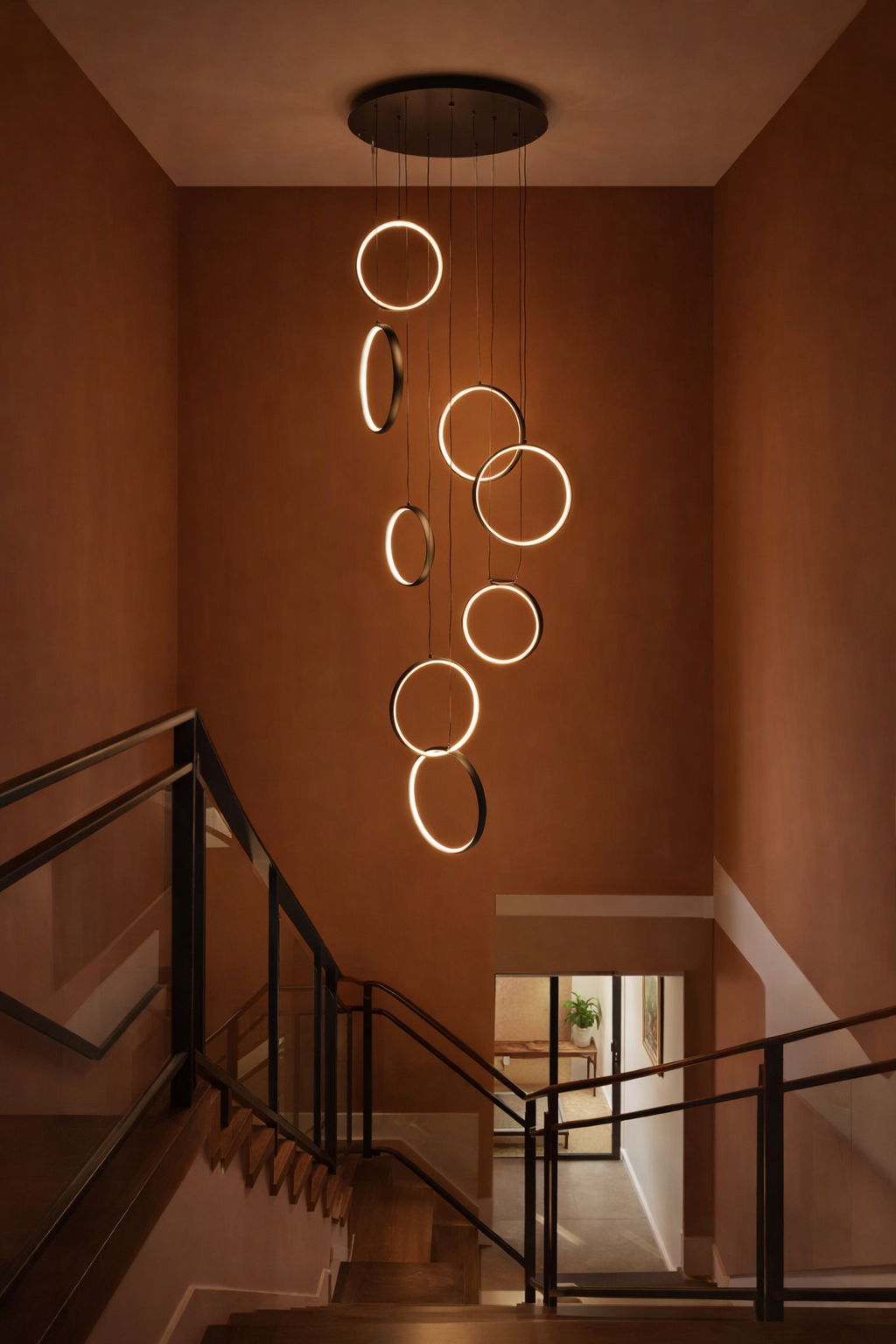 MODERN HALKALI 8 Lİ SARKIT MODEL GALERİ BOŞLUĞU LED AVİZE SİYAH